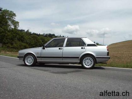 SUCHE GIULIETTA 2. 0 TEILE BITTE ALLES ANBIETEN