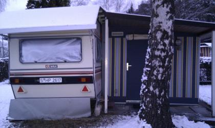 Wohnwagen mit festem Vorbau im Schwarzwald zu verkaufen