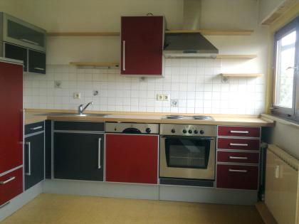 Geräumige 3-Zi DG-Wohnung mit Wohnküche Balkon und Dachterrasse zu vermieten.