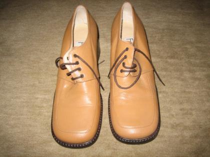 Sandfarbene modische Damenhalbschuhe Größe 38
