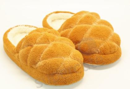 Brot fuer die Fuesse Hausschue im Brotdesign