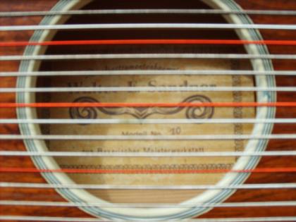 1 Zither 1 Konzertzither mit Zubehör und 1 Verstärkeranlage einschl. Tonabneh