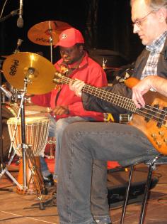 Feel the bass . BASS-UNTERRICHT
