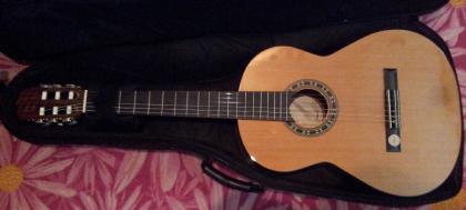 Gitarre CARMENCITA 504 von Höfner Tasche Stimmgerät