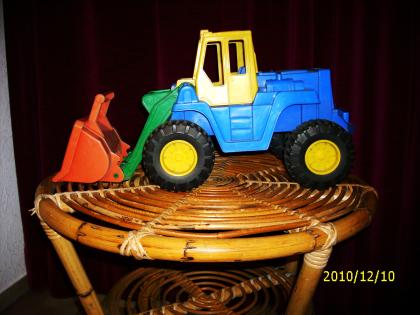 Kindertraktor LENA Radlader. Preis 11 Euro VB