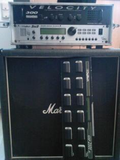 Digitech 2112 Velocity 300 4x12 marhall-box