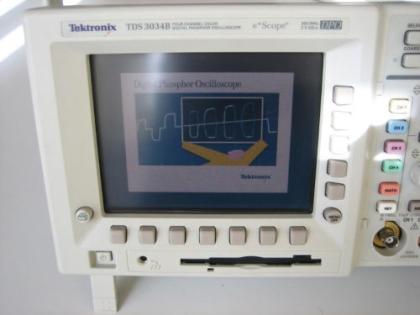 TEKTRONIX TDS 3034B 4-KANAL FARB OSZILLOSKOP 300MHz