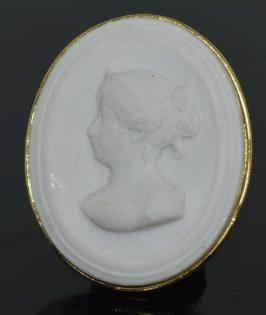 Meissen Brosche aus 585er Gelbgold mit Kamee/ Gemme