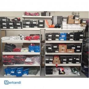 Adidas Puma Reebok usw. Schuhe und Textilien Mix