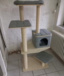 Katzenkratzbaum neu wertig