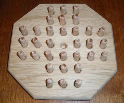 Steckspiel Solitär aus Holz Denkspiel