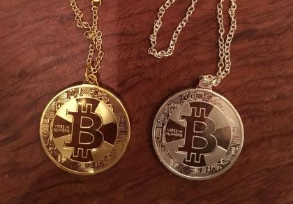 Bitcoin Münze Halskette - mit Goldmünze oder Silbermünze - Angreifbare Bitcoins