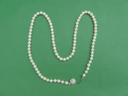 Perlenkette 585er Goldschließe Länge 60 cm.