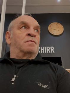 Suche nette Frau im attraktiven Alter gerne etwas reifer