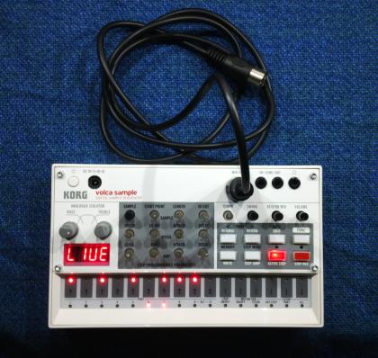 Korg Volca Sample Digital Sequenzer mit Midi-Kabel 1 5 m.
