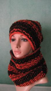 Handgestricktes Set Beanie und LOOP