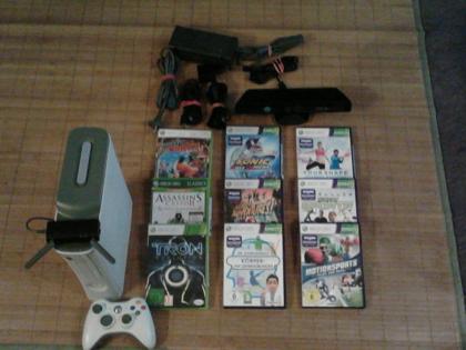 X-Box 360 mit Kinect 250 GB Festplatte Wlan 9 Spielen Zubehör