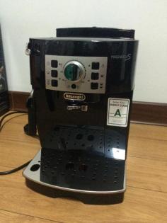 NEU - De Longhi Magnifica S ECAM 22. 110. B Kaffeevollautomat mit Milchaufschäum