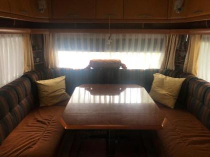 Wohnwagen mit Stellplatz Überdach und Vorzelt zu verkaufen