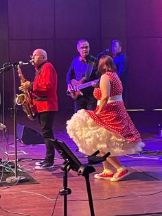 Gitarrist für 50er/60er Jahre Rock n Rollband gesucht