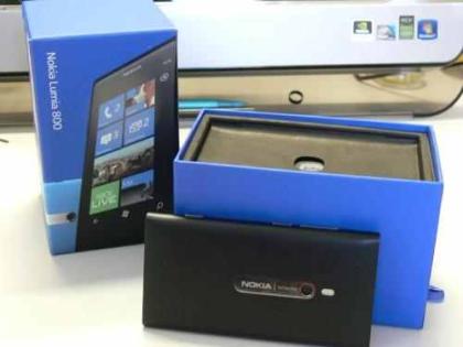 Nokia Lumia 800 Schwarz mit Orig. Karton/Zubehör Rechnung