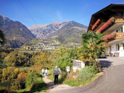 FASTENWANDERN IN MERAN MERANER LAND SÜDTIROL ITALIEN - Heilfasten oder Rohkost-Fasten
