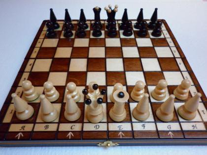 MAZO statt Schach - ein neues Brettspiel einfacher als Schach und interessanter