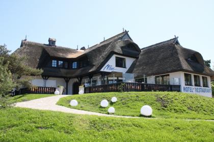 Kellner in für Strandhotel an der deutschen Ostseeküste Fischland- Darss