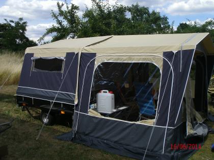 Faltcaravan Raclet Solena für zwei Personen mit Vorzelt