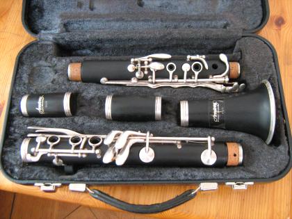B-Klarinette für Musikschule Boehm.