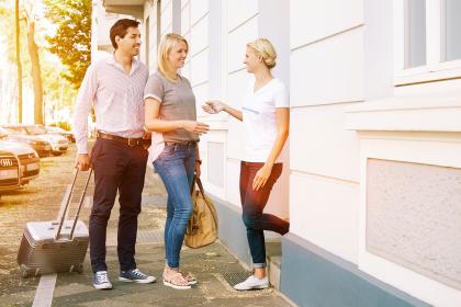 Wir unterstützen Sie bei der kurzzeitigen Vermietung über airbnb Wimdu 9flats