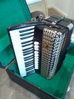 Hohner Atlantic IV N deluxe 4chörig 120 Bass Topzustand aus erster Hand