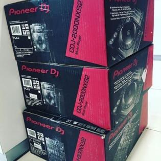 Neue Pioneer CDJ-2000NXS2 Multi-Player DJM-900NXS2 4-Kanal-Mixer Coffin Pro DJ
