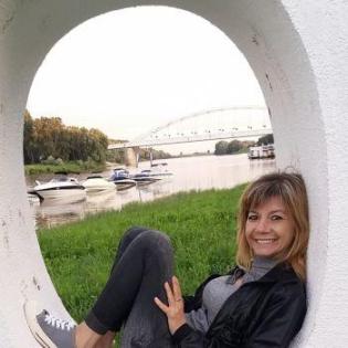 Junge blonde Fee sucht Mann ihrer Träume