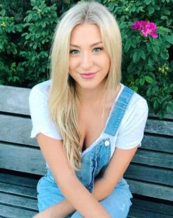 28 Jahre blond und einsam