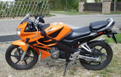 Biete neuwertige Honda CBR125R offen