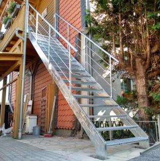 Metalltreppen aus Polen Treppen zum Garten Gelander Tore Zaun