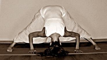 Hathayoga mit Klangschalen am Dienstag offene Stunde