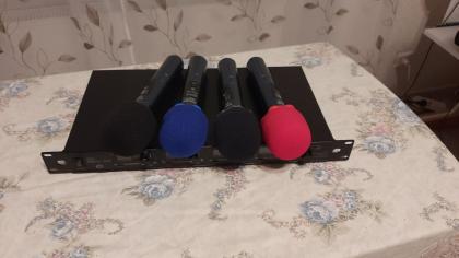 Drahtlosmikrofonset mit 4 Handmikrofonen
