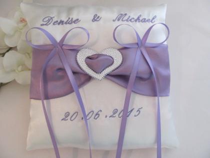 Creativ Ringkissen bestickt Namen Datum
