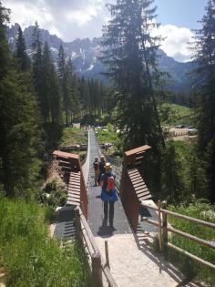 FASTENWANDERN IN SÜDTIROL SÜDTIROLER ALPEN DOLOMITEN ITALIEN
