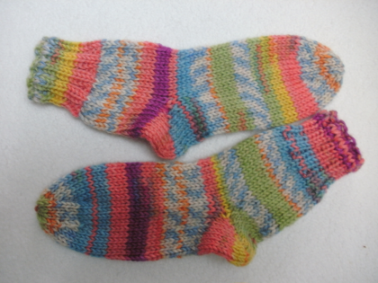 Socken Schals und Mützen aufwendig von Hand gestrickte Unikate zu verkaufen