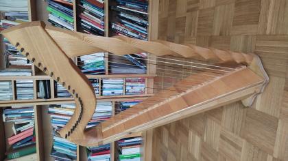 Große keltische Schoßharfe 26 Saiten komplettes Halbtonklappensystem