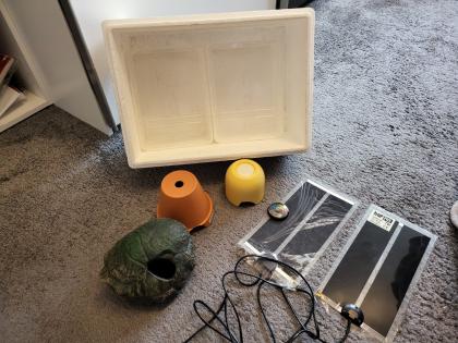 Terrarium inkl. zwei Leopardgeckos und diverses Zubehör