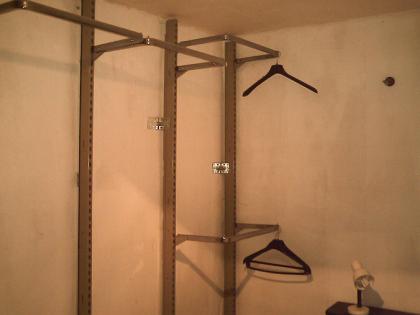 Ständer und Aufhänger für begehbaren Kleiderschrank