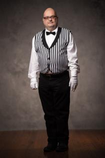 Klassischer Diener sucht Haushalt