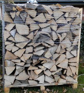 Brennholz Buche fix und fertig in 1 RM Einweg-Box gepackt