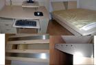 Modernes Jugendzimmer mit Bett Schrank Computertisch Vitrine in Ahorn - Silbe