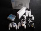 Nintendo Wii Modchip 2 Wiimotes mit Nunchucks 3 Gamecube Kontroller und 25 Spi